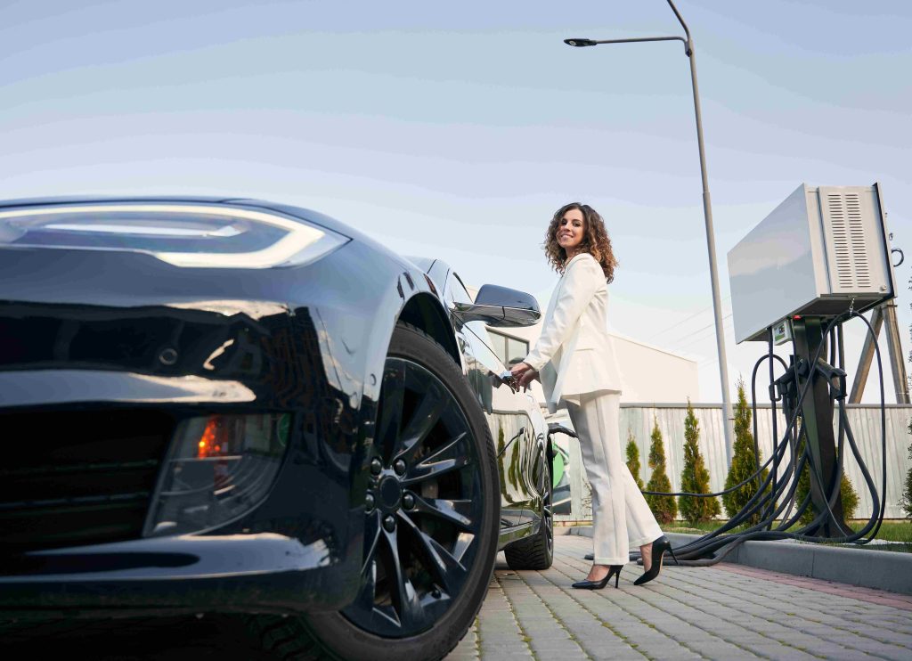 Rent Electric Car Dubai: A Smart Choice for Tech-Savvy Travelers